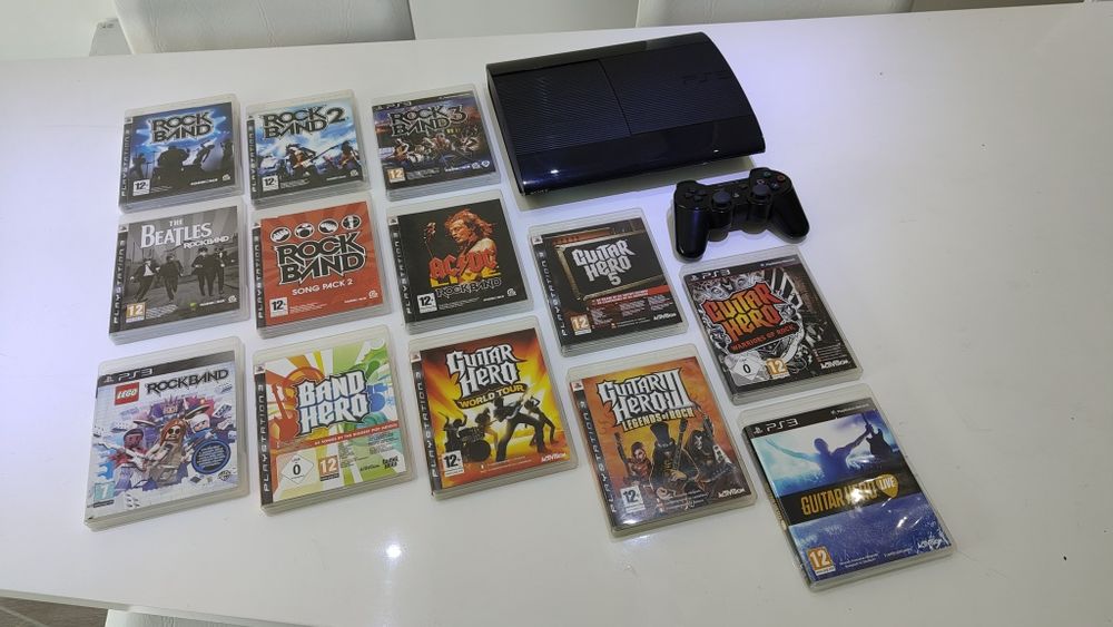 PS3 Super Slim + Lote Jogos Música Rock Band / Guitar Hero