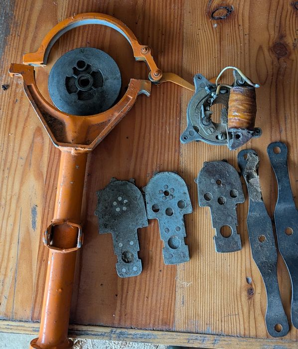 Запчастини до бензопили Урал