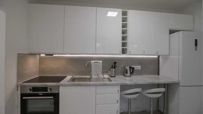 Duży pokój z balkonem, 15 m² – 1 Sierpnia 26, BEZ PROWIZJI, PROMOCJA