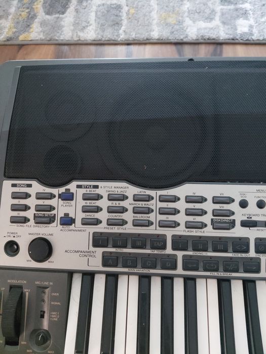 Yamaha psr 9000.