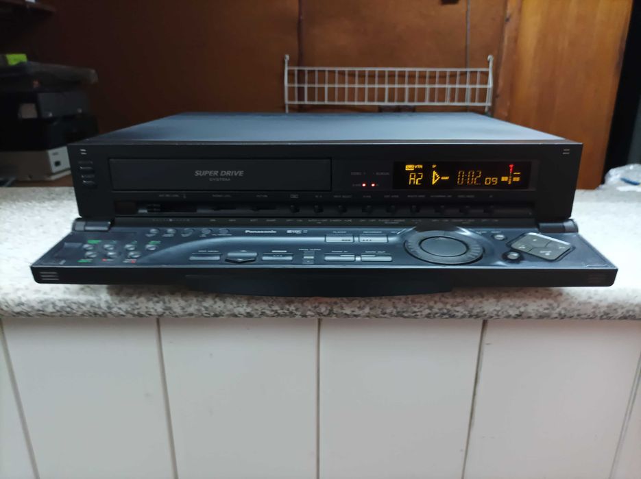 Видеомагнитофон Panasonic NV-HS1000