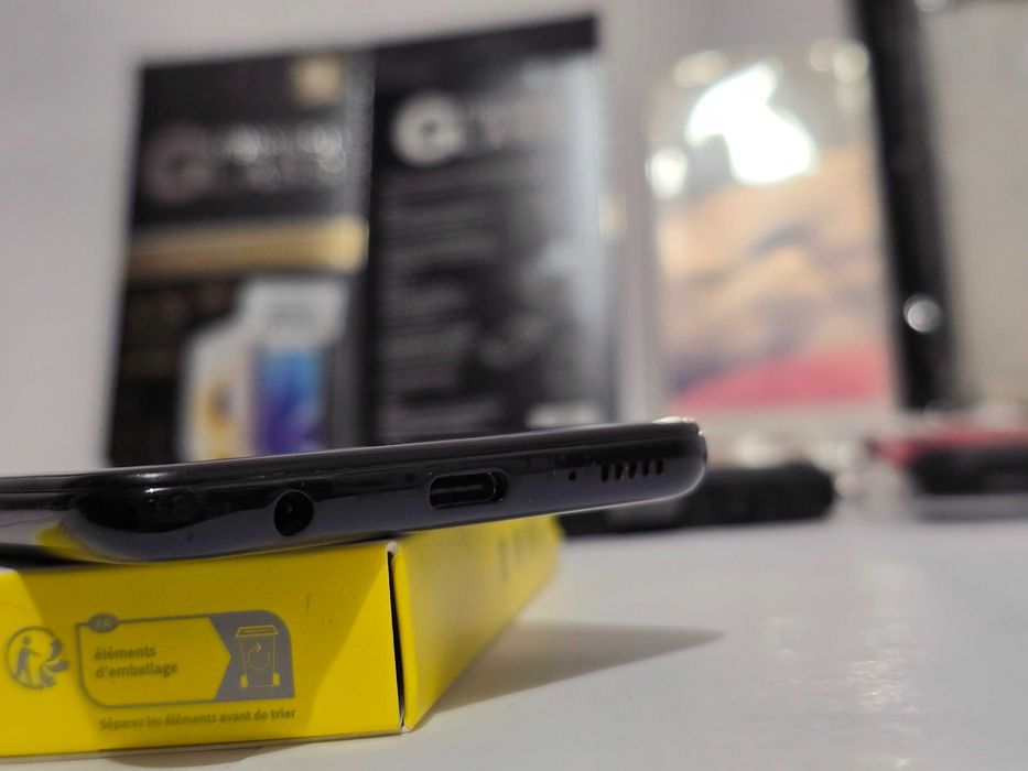 Duży zestaw SAMSUNG A 20 E telefon smartfon 4x etui 3z szkło kabel