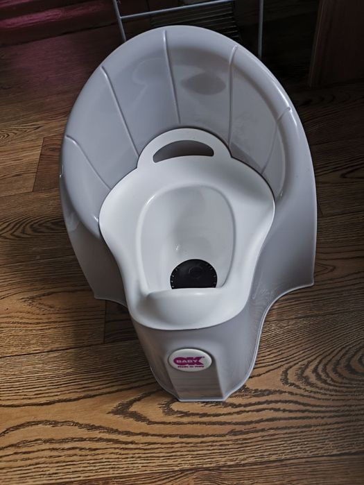 Сірий горщик з наліпкою