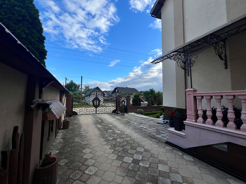 Продаю класний,стильний будинок,всього 10хв до Парку Шевченка та Озера