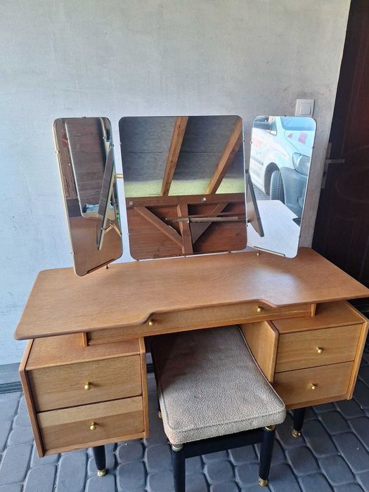 Przepiękna toaletka, solidne drewno