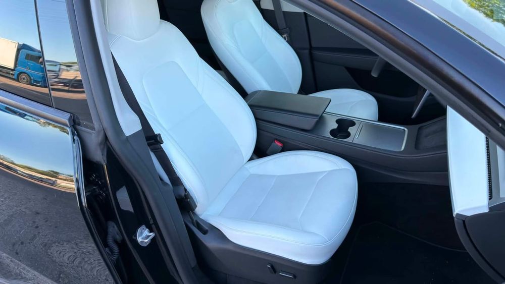 Tesla Model Y — fotografia 9