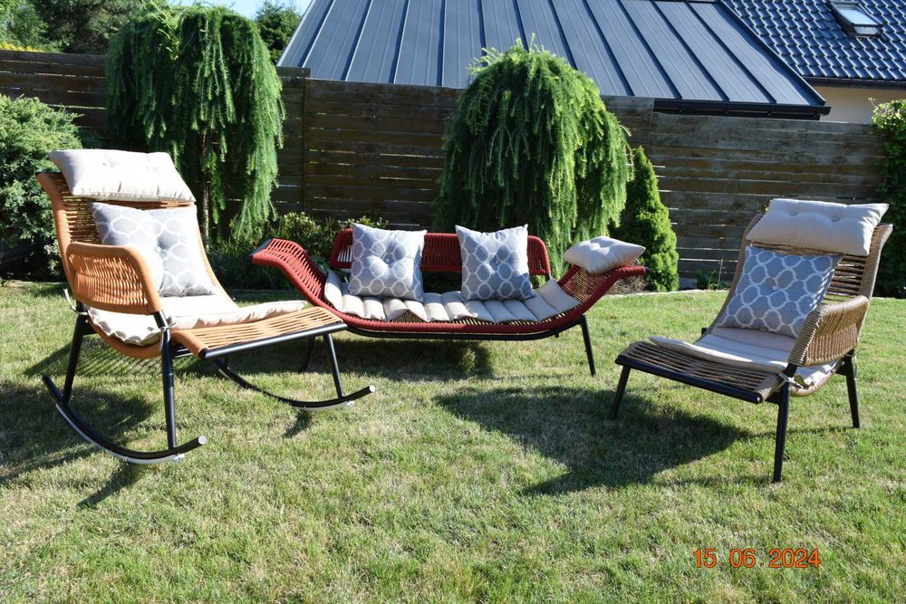 zestaw mebli ogrodowych wyplatanych sznurkami technorattan