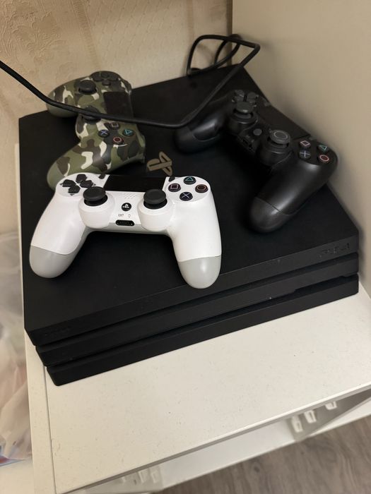 Ps 4 pro 1 tb 3 геймпада