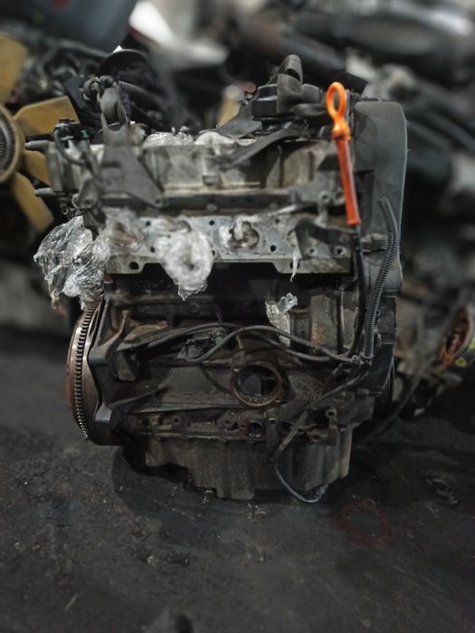 Двигун мотор двигатель AZD 1.6 mpi VW Golf 4 Bora Skoda Octavia tour