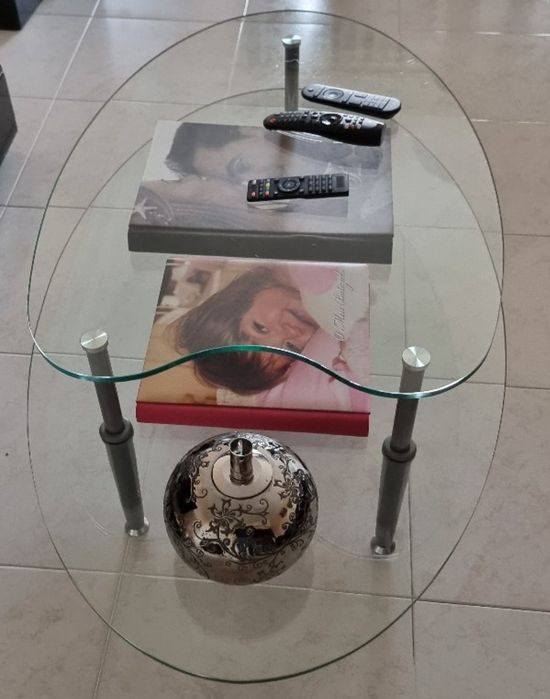 Mesa de centro de sala em vidro