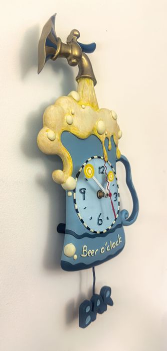 Czas na piwo - wyjątkowy zegar ścienny z wahadłem.