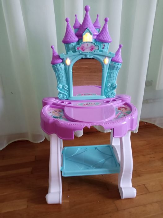 Столик для принцеси