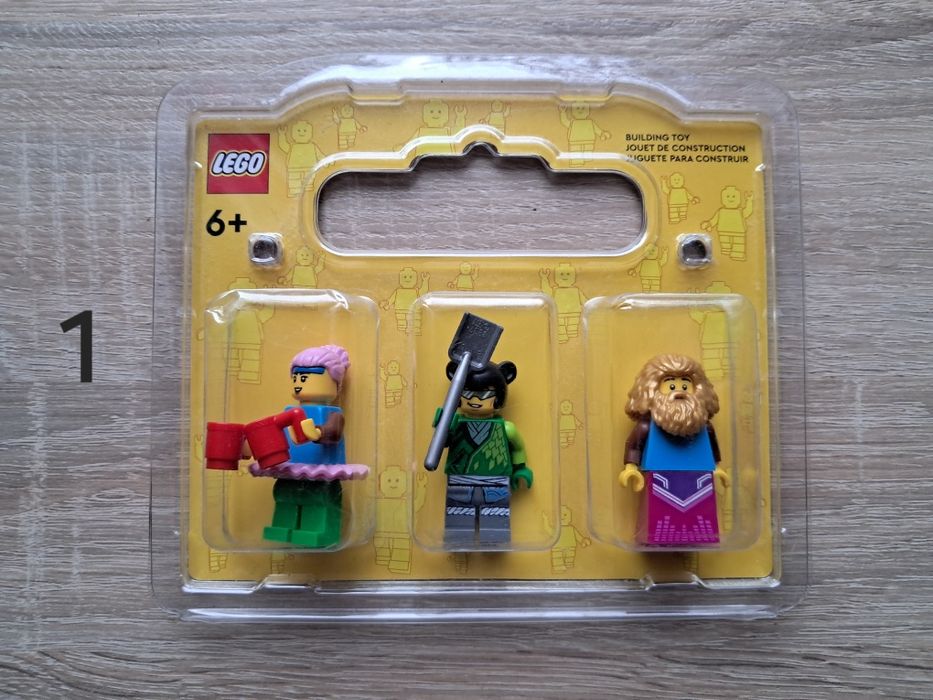 Sprzedam komplet figurek LEGO.
