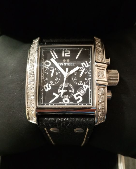 Годинник наручний Tw Steel з цирконевими діамантами