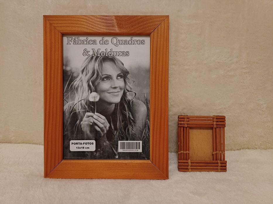 2 small frames (wood and bamboo)64564128676483120