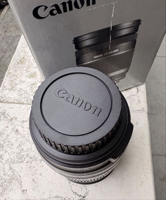 Canon EF 18-200mm f/3.5-5.6 IS