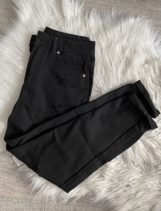 Czarne spodnie z przetarciami s 36