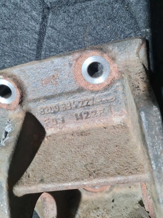 Renault Master II 2.5 łapa podpora półosi