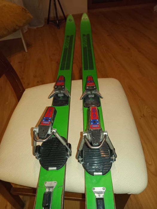 Narty zjazdow Atomic