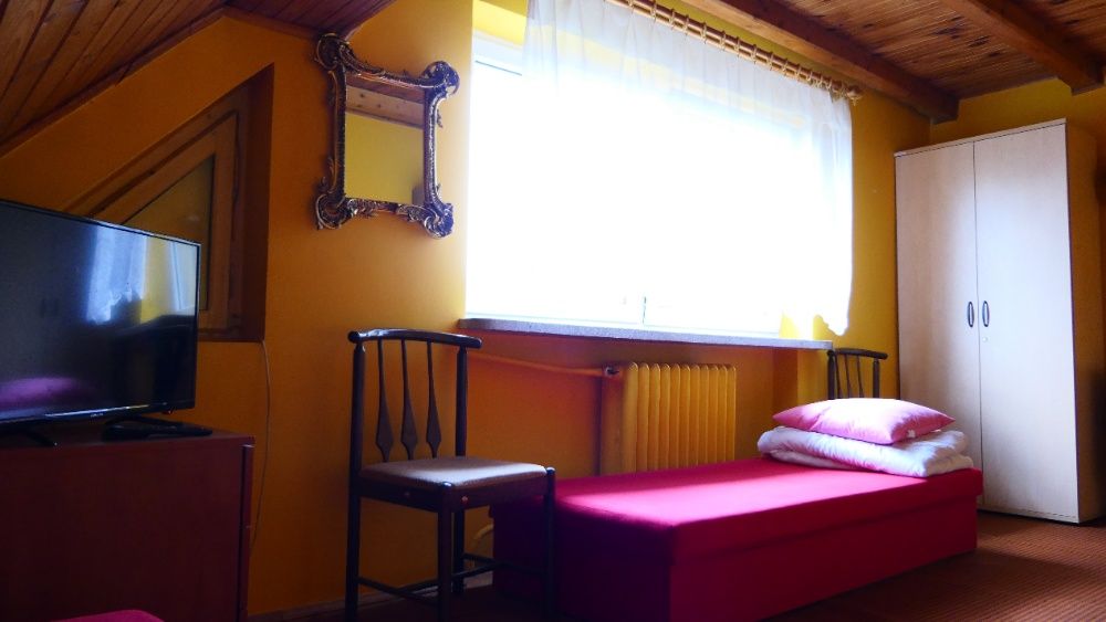 Wynajem pokoi w Łomiankach dla pracowników i indywidualnie.