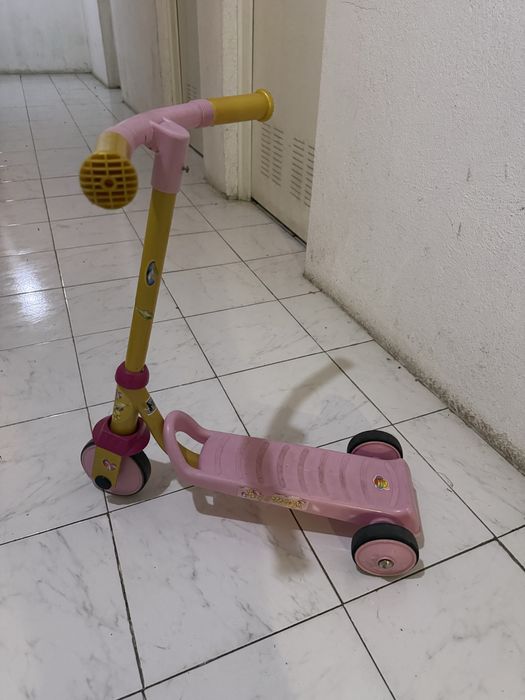 Trotinete  rosa- plastico