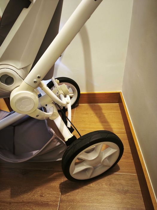 Carrinho Quinny mood + babycoque ± base isofix