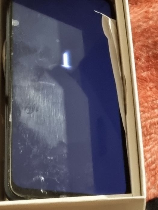 Mobile phone in excellent condition with protective cases and original box64739769913729123