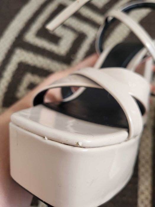 Туфлі на високих підборах Zara