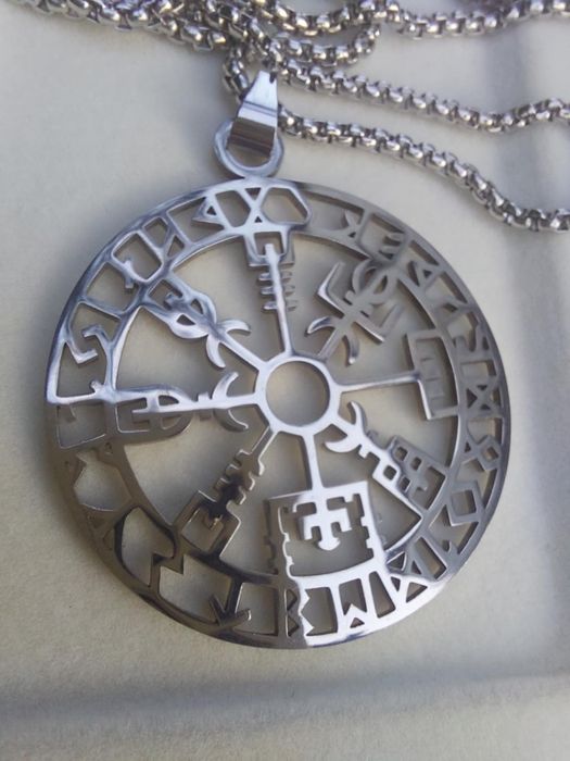 Duży, długi wisior z Runami