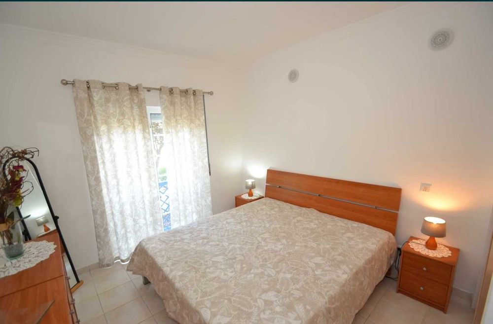 Apartamento T1 com piscinas, MEO, wifi, churrasqueira e garagem