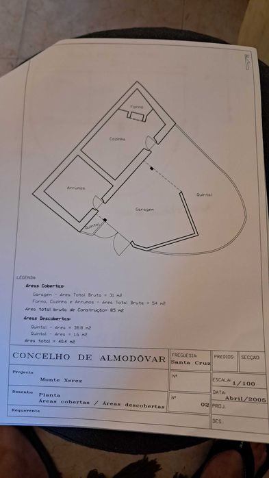Vende-se casa para recuperar nos arredores de Almodôvar