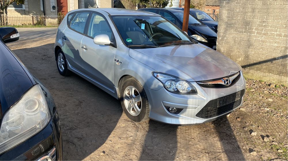 Hyundai i30 blue