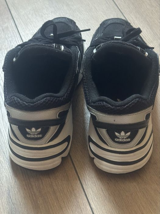Жіночі кросівки adidas Astir Black White GY5260