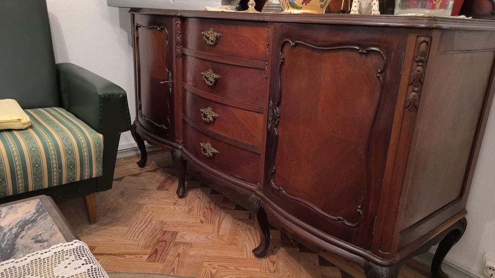 Móveis antigos para DIY / restauro