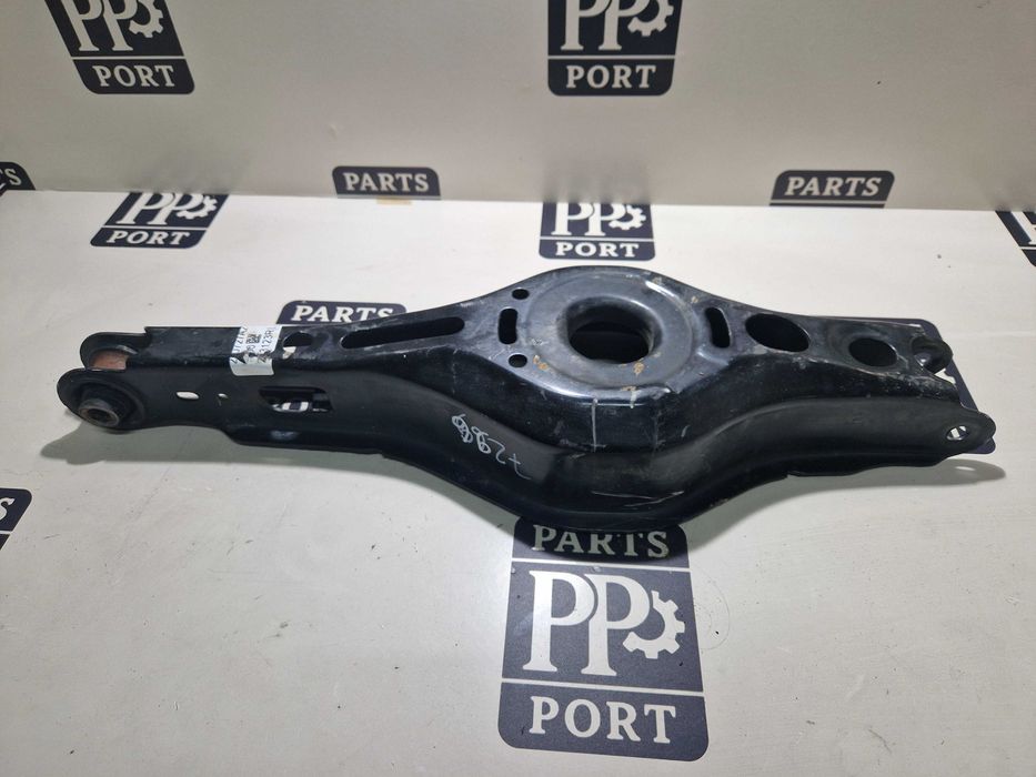 Рычаг нижний под пружину задний Toyota Camry v70 2018 2019 2020 2023