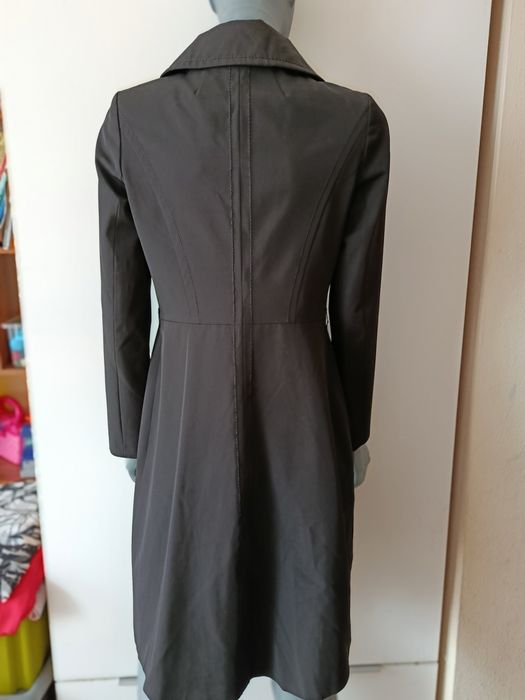 Elegancki czarny płaszcz damski rozkloszowany | klasyczny | S/M