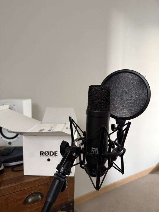 Rode NT1 + Stand + Mount + Pop filter