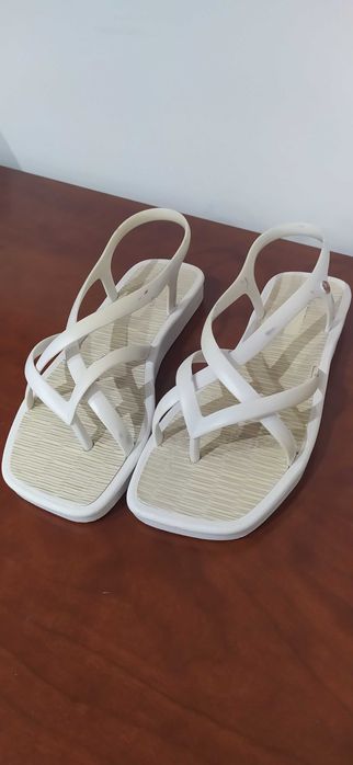 Sandálias - N.º 37