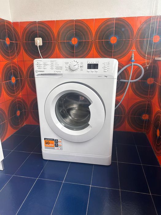 Máquina de lavar Indesit 7 quilos com pouco uso