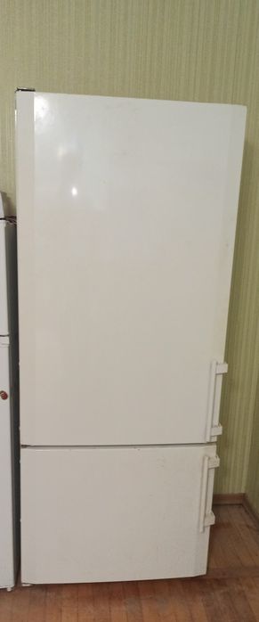 Холодильник двухкамерный Liebherr CP 4613 Либхер требует ремонта