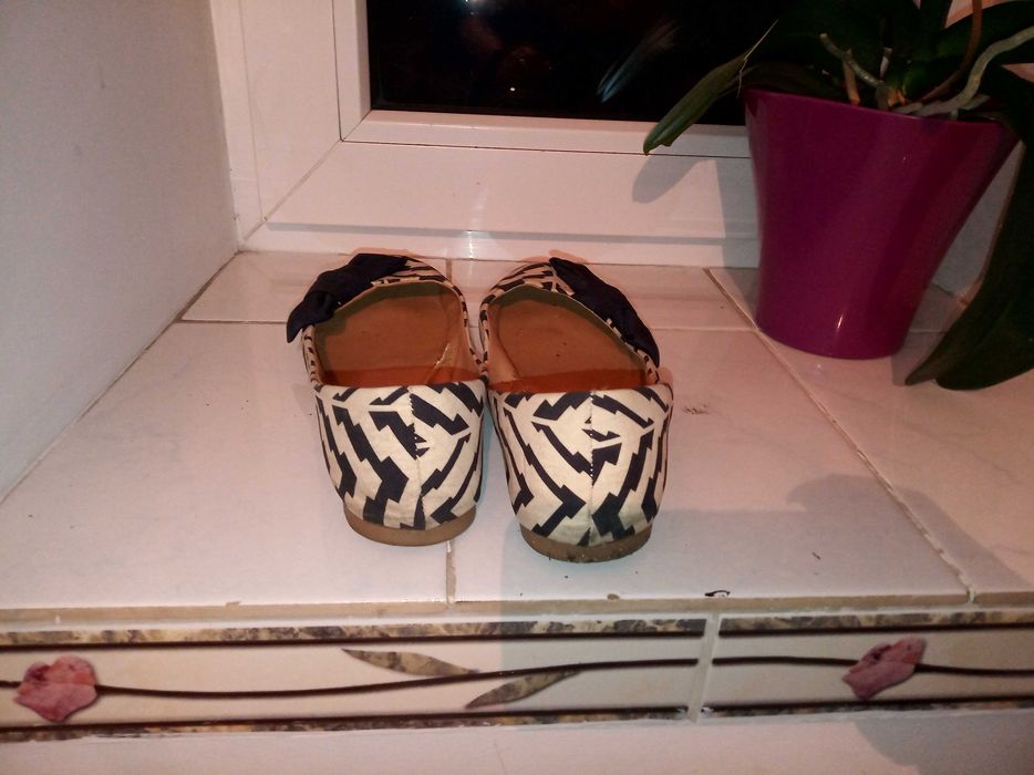 marynarskie balerinki z kokardką