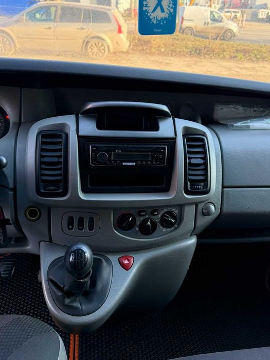 Вантажний бус Opel Vivaro 2009 Довга база