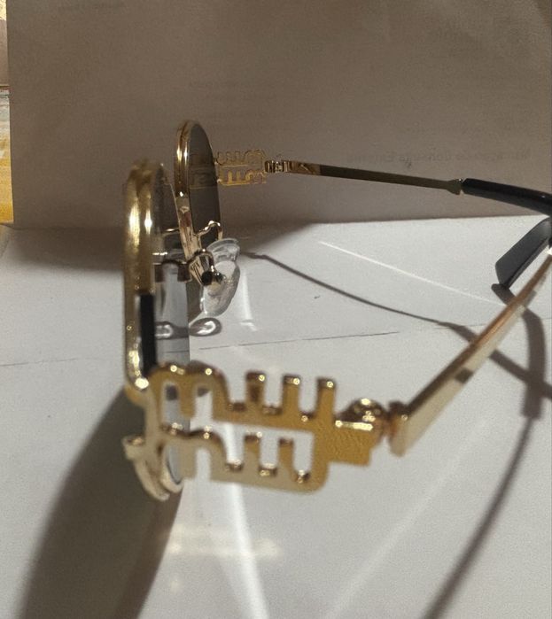 Oculos de sol lente verde miu miu