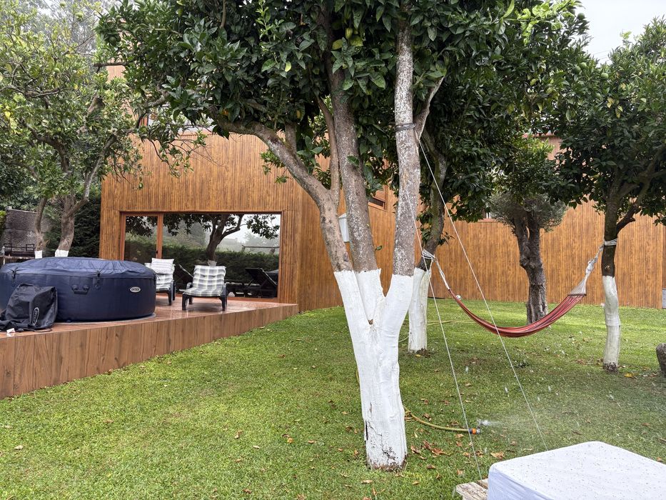 Quintinha com 3 habitaçoes independentes novas