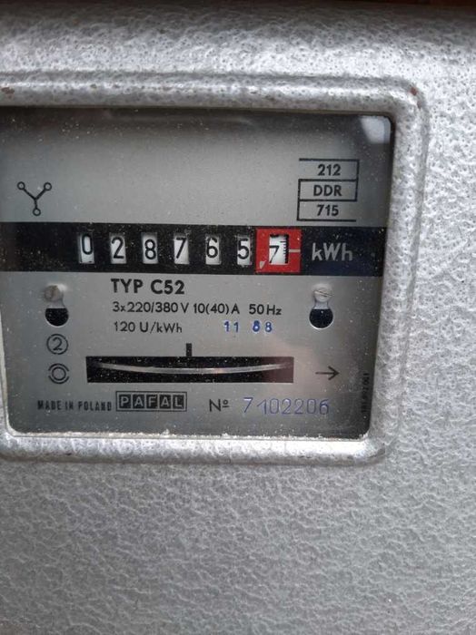 Licznik trójfazowy energii elektrycznej, Rozdzielnia elektryczna na b