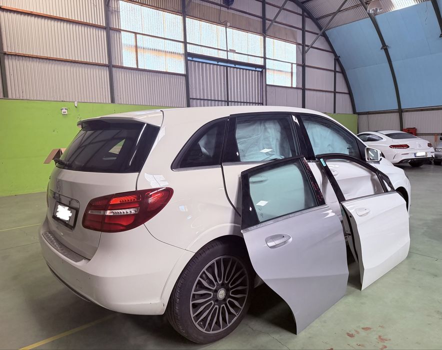 Mercedes B250E elétrico 2016 com as portas incluídas