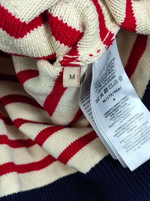 Beżowy sweter Gucci w czerwone paski