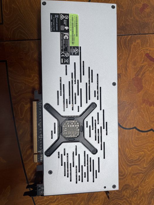 Продам видеокарту радеон 7 radeon vii