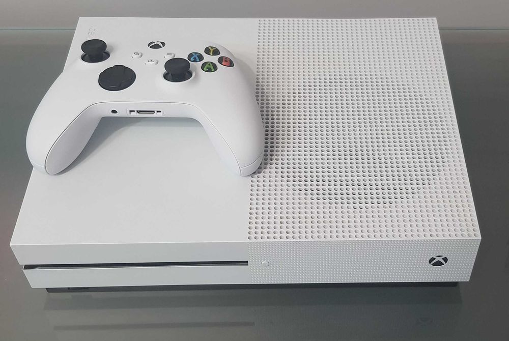 Xbox one S 1TB + Pad xbox series NOWY!