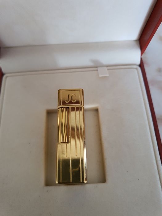 Isqueiro da marca S.T.Dupont